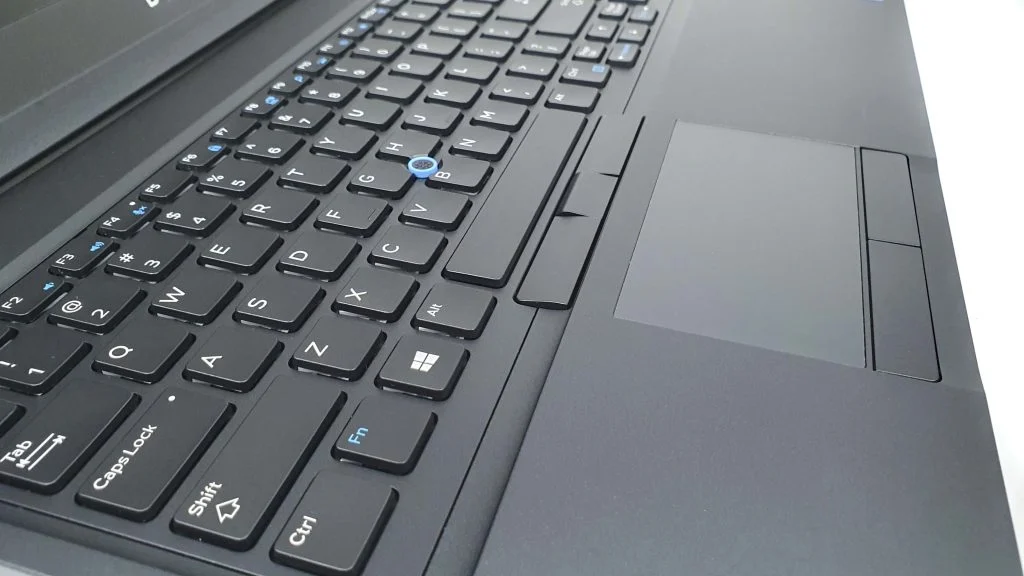 Thay màn hình laptop Dell Latitude 5590