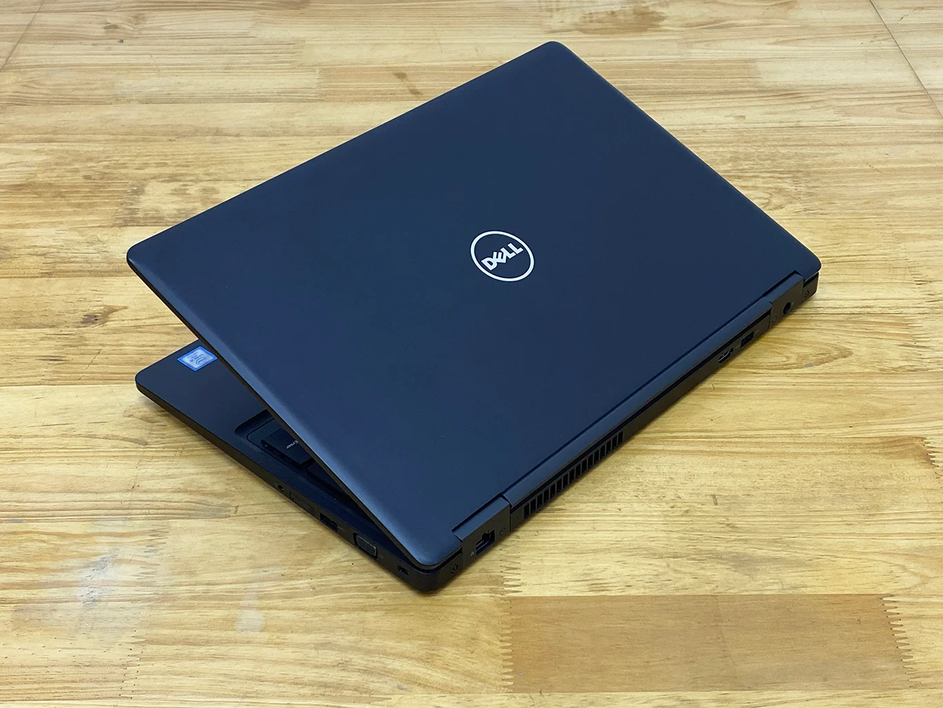 Thay màn hình laptop Dell Latitude 5590