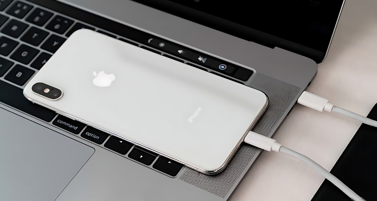 Hạn chế lạm dụng sạc dự phòng và sạc pin từ cổng USB của laptop