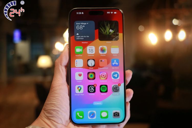 Do sang man hinh iPhone 15 Pro Max