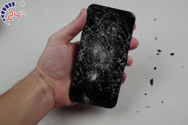 iPhone 14 Pro Max bị đen màn hình mà vẫn có tiếng là do bị vỡ