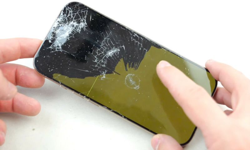 Màn hình iPhone 16e