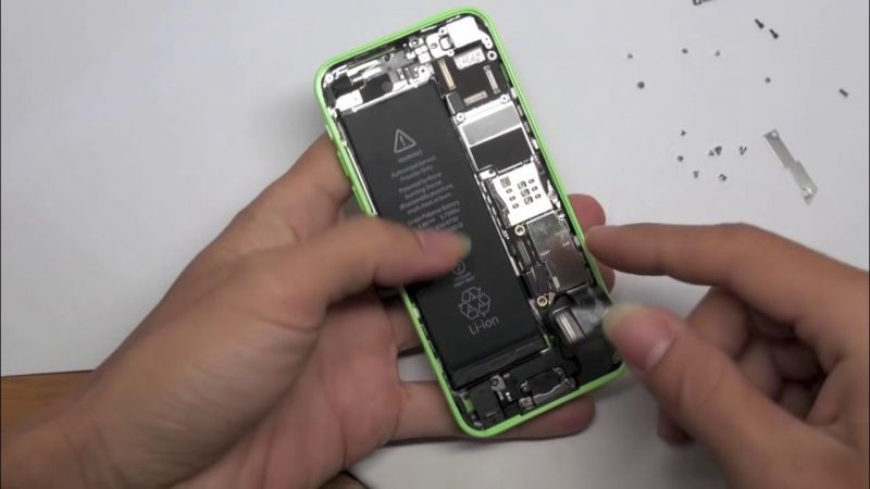 Thay pin iPhone 5C 4