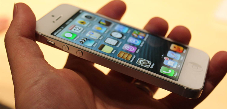 Thay pin iPhone 5S 2