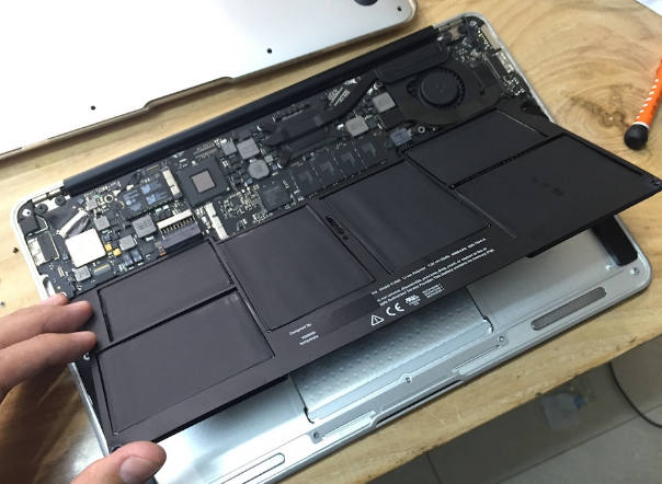 thay-pin-macbook-air-11