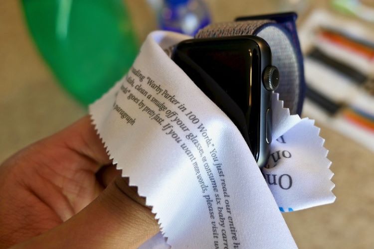 Vệ sinh và bảo quản Apple Watch 