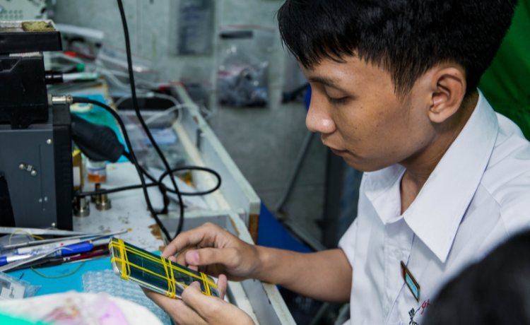 Độ tuổi đối với nghề sửa chữa điện thoại 