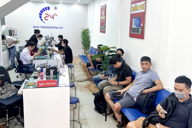 Thay mặt kính iphone 15 plus