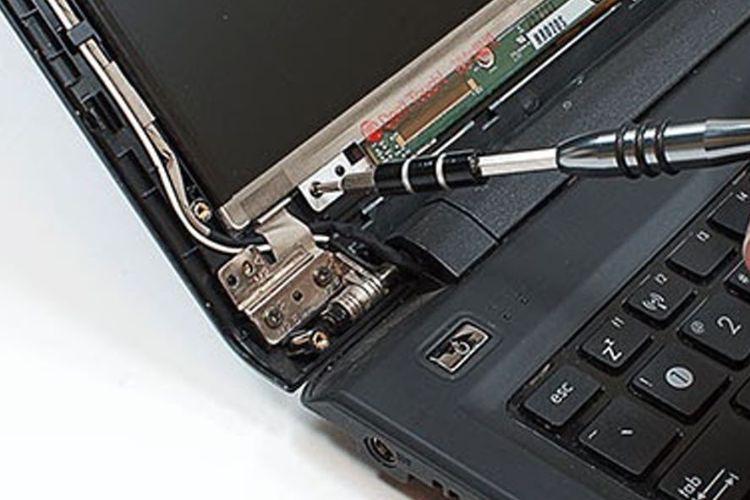 Quy trình thay màn hình laptop Dell Inspiron 3467 tại trung tâm 