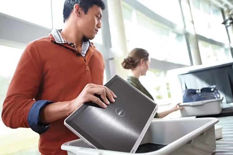 Nguyên nhaan khiến laptop Dell Latitude E6420 bị hỏng màn hình