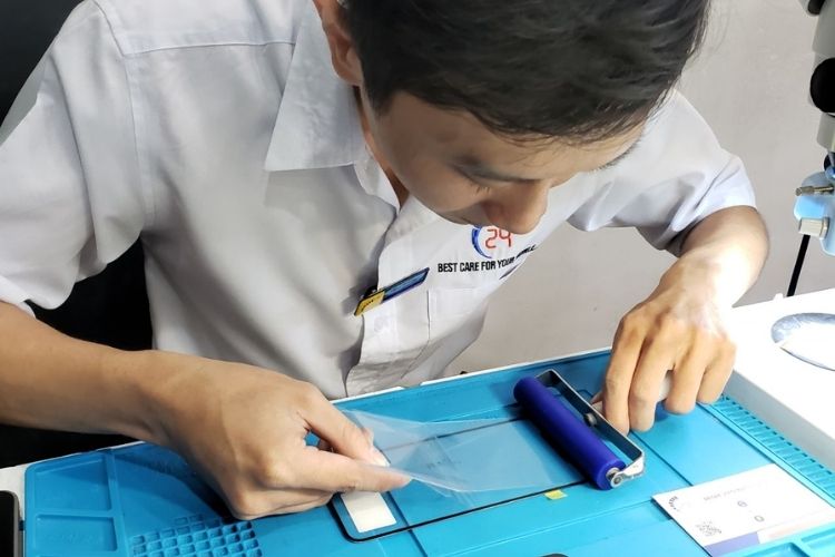 Thay ép mặt kính iPhone 16 có gây ảnh hưởng gì không