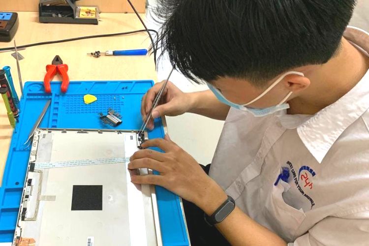 Quy trình thay pin tại trung tâm