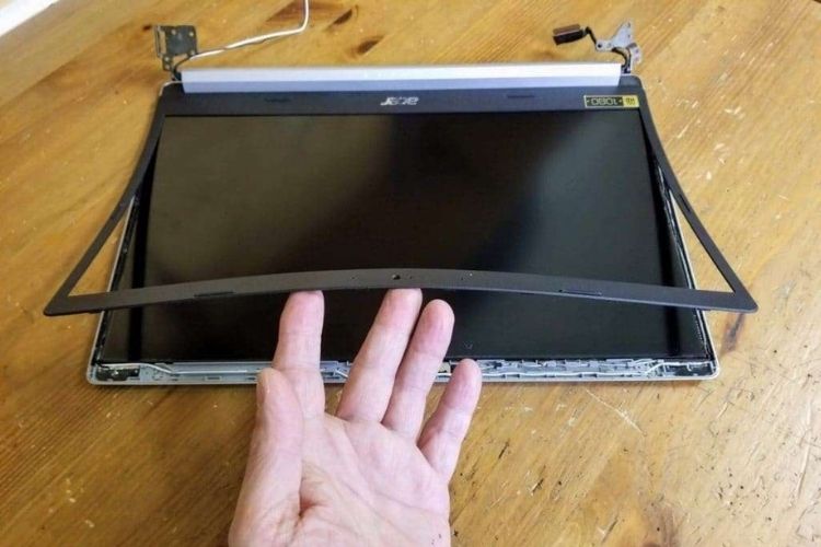Cách tháo pin laptop Acer nhanh chóng 