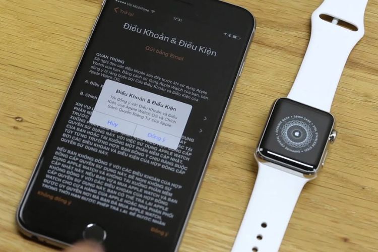 Việc đồng bộ hóa giữa Apple Watch với Podcast, Apple Music thường được thực hiện thủ công