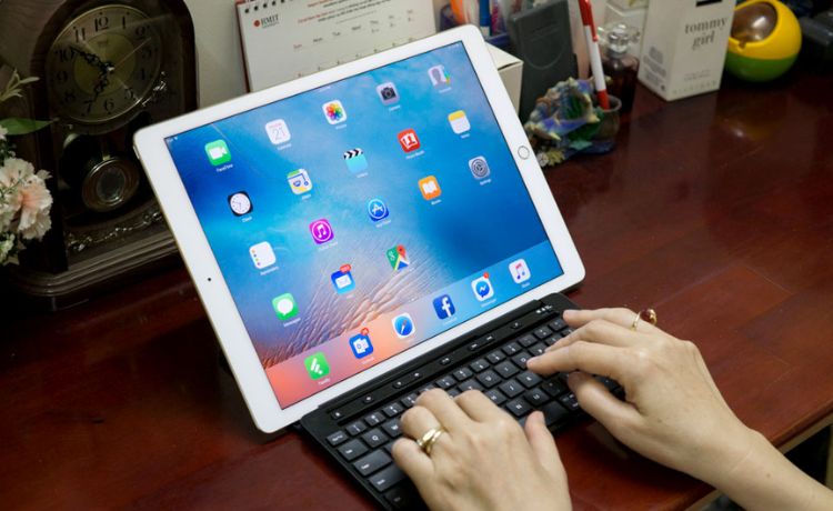 cach-bien-man-hinh-laptop-thanh-man-hinh-cam-ung