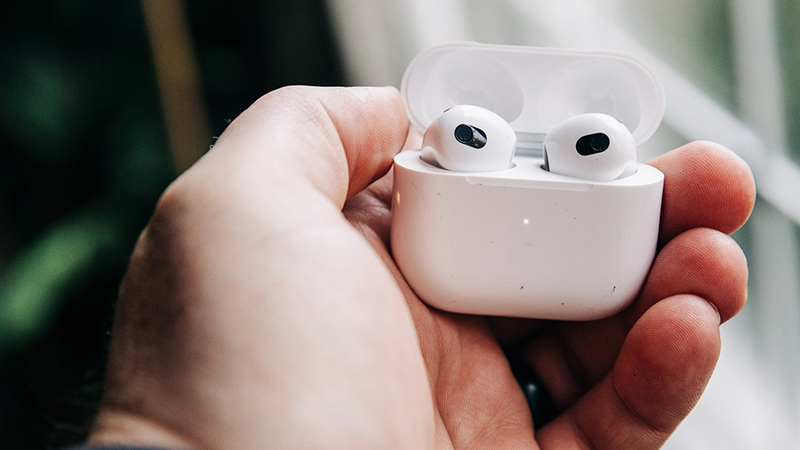 AirPods sạc không vào pin