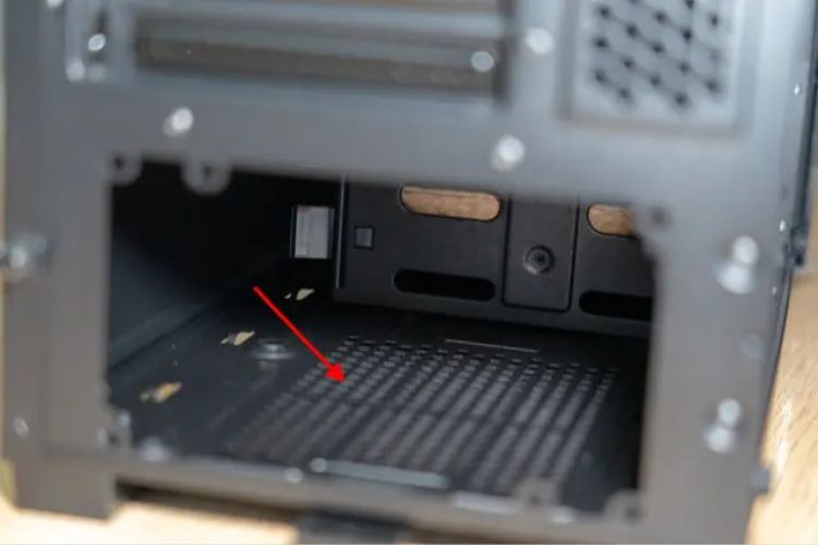 Tiến hành cắm các đầu nối nguồn PCIe 8 chân hoặc 6 chân cần thiết để chạy card đồ họa. 