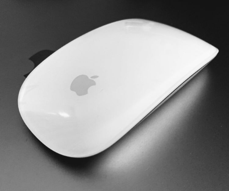 Sử dụng chuột cho Macbook giúp dễ thao tác hơn