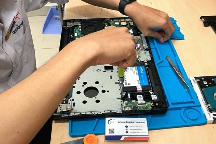 chân sạc laptop chập chờn Quy trinh sửa chữa tại trung tâm