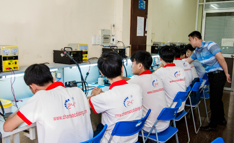 Học nghề sửa chữa điện thoại