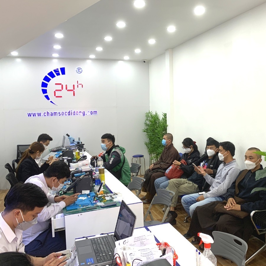 dien-thoai-xiaomi-sac-cham