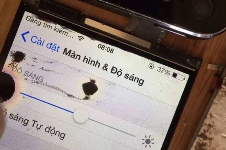 Chảy mực là lỗi màn hình thường thấy khi sử dụng, gây cảm giác khó chịu cho người sử dụng
