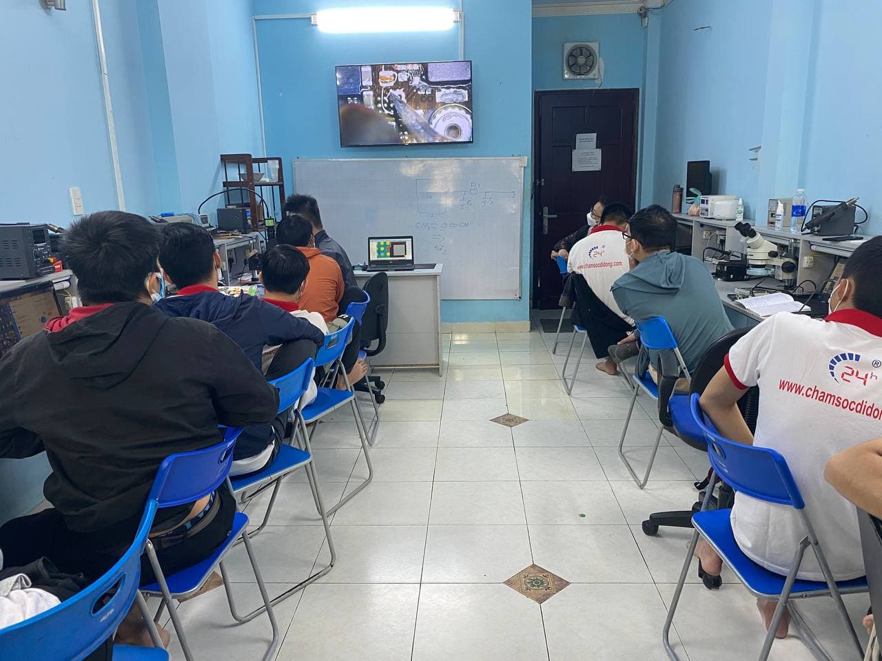 hoc-nghe-sua-chua-laptop