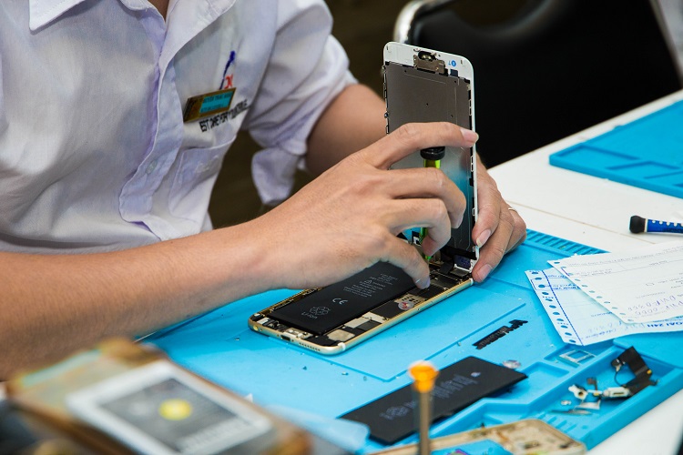 Học nghề sửa chữa điện thoại hoc-nghe-sua-chua-dien-thoai