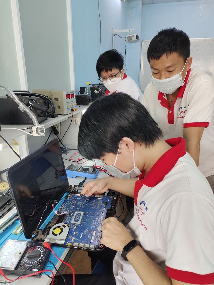 hoc-nghe-sua-chua-laptop