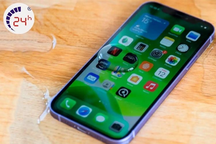 lý do iphone 13 pro max bị xanh màn hình
