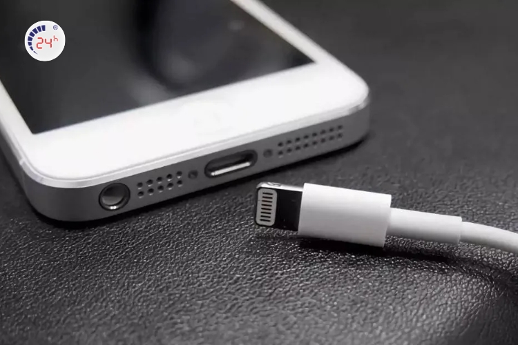 iPhone sập nguồn sạc bao lâu thì lên
