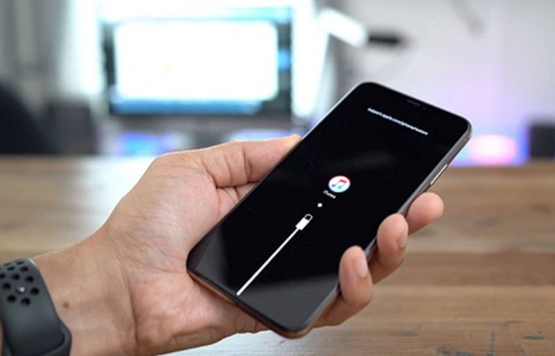 iPhone-X-van-chay-nhung-khong-len-man-hinh