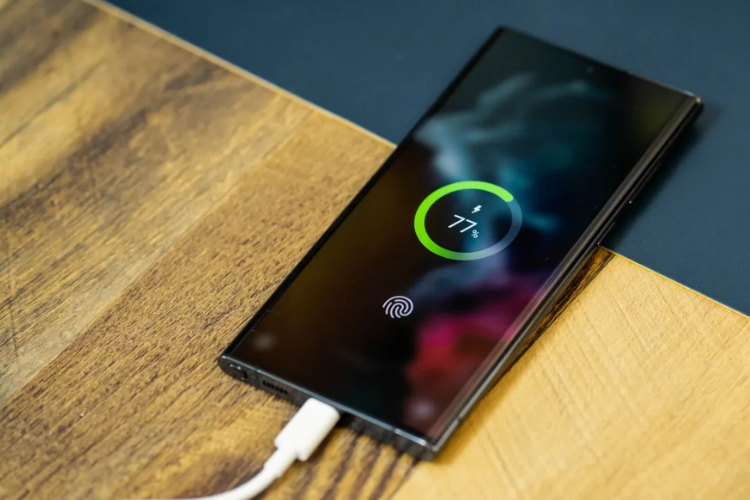 lỗi thường gặp trên thiết bị Android Điện thoại sẽ lâu đầy pin nếu bạn vừa sạc vừa dùng