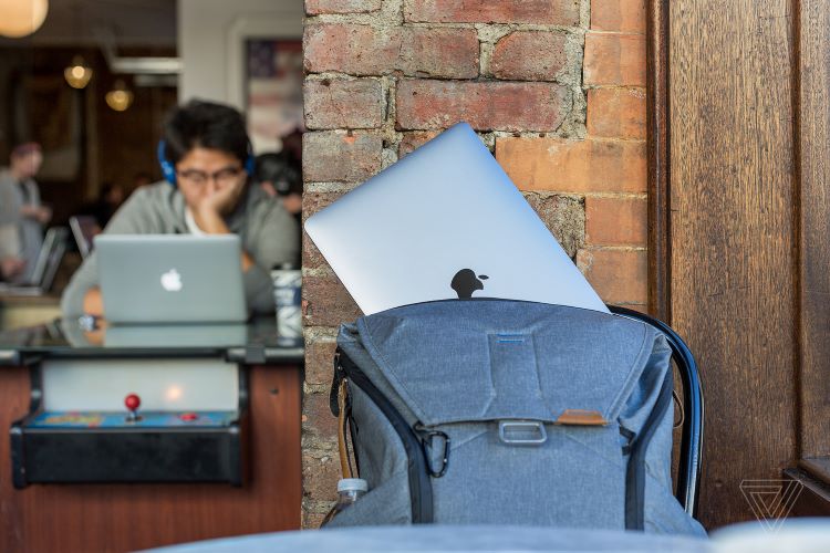 Để không gian riêng cho MacBook