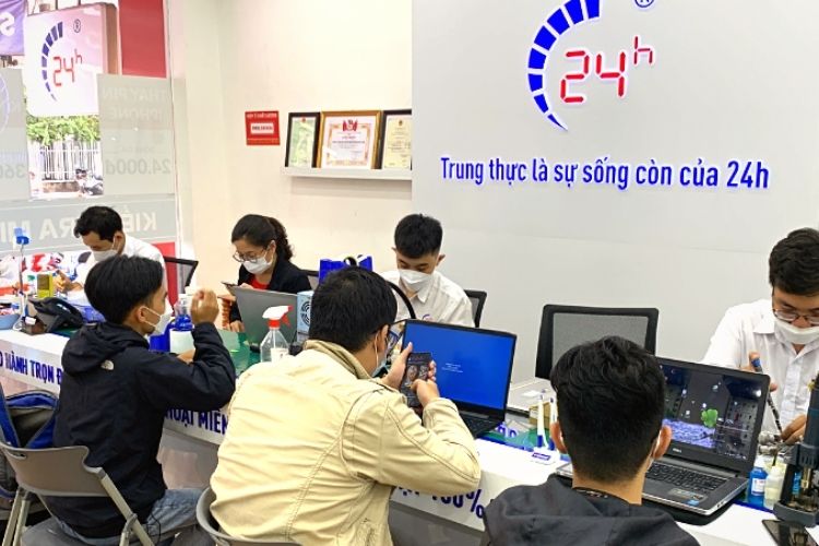 Sửa điện thoại bị sọc màn hình bao nhiêu tiền?