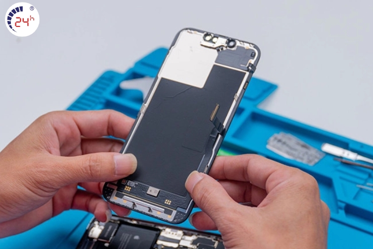 Thay màn hình iPhone mới