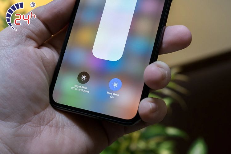 nguyên nhân màn hình iphone bị vàng