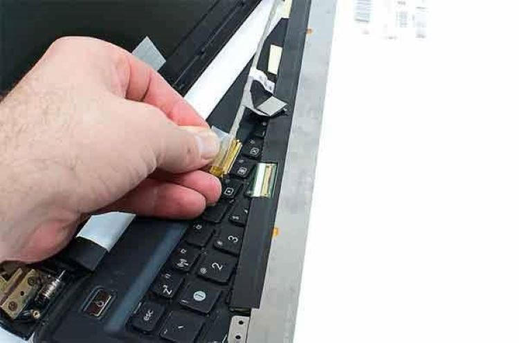 Kiểm tra cáp nối màn hình