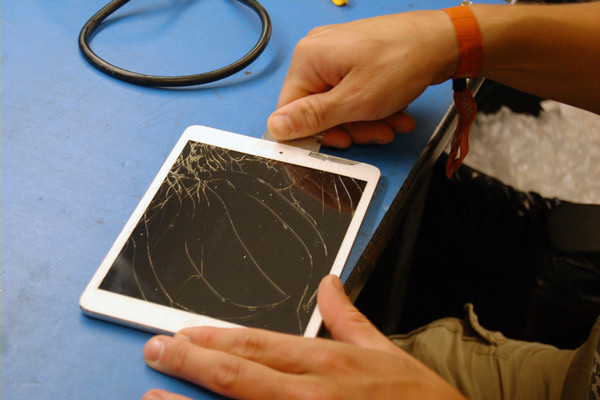 thay-mat-kinh-ipad-mini-4