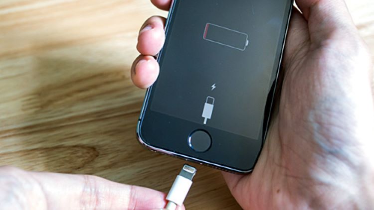 Không nên để pin hết sập nguồn rồi mới sạc