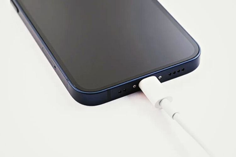 Điện thoại iPhone sạc chưa đầy rút ra có sao không