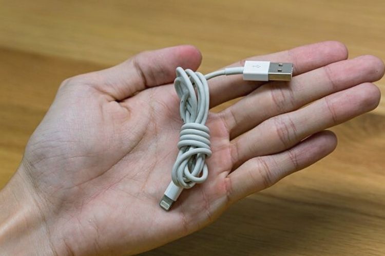 Bạn nên bảo quản cáp sạc pin đúng cách