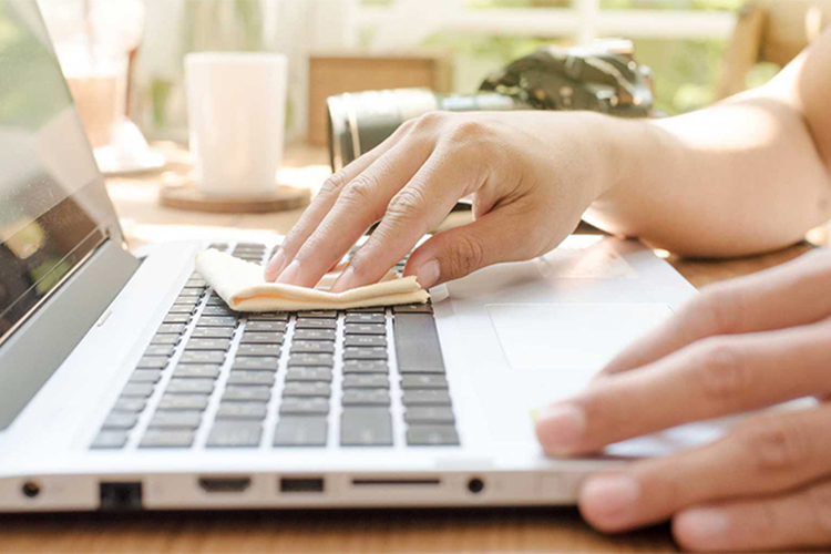 thường xuyên vệ sịnh laptop