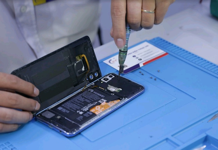 Khách hàng có thể yên tâm về chất lượng dịch vụ sửa chữa điện thoại Huawei của trung tâm
