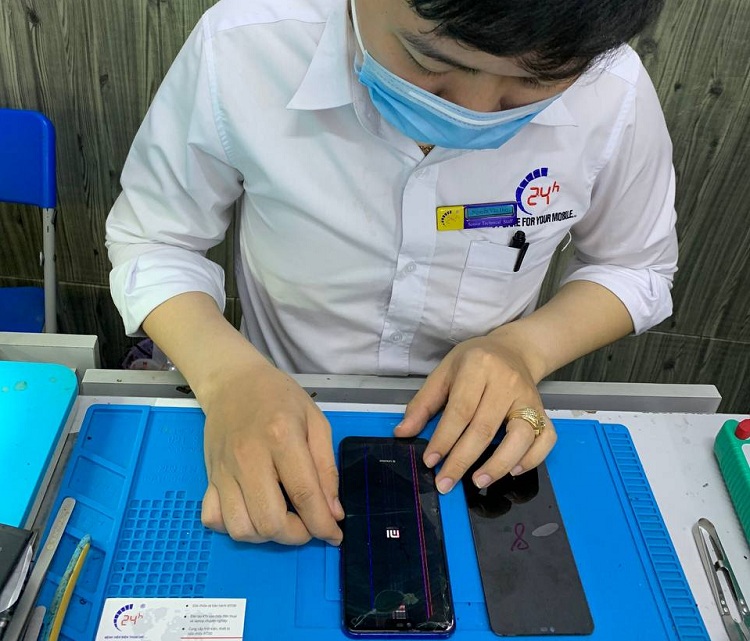 Điện thoại của khách sẽ được sửa chữa bởi kỹ thuật viên có kinh nghiệm vững vàng