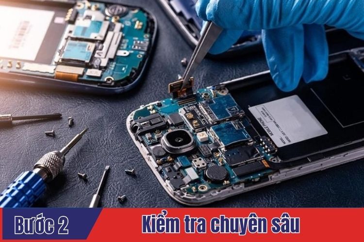 Kiểm tra chuyên sâu trình trạng điện thoại cần sửa chữa