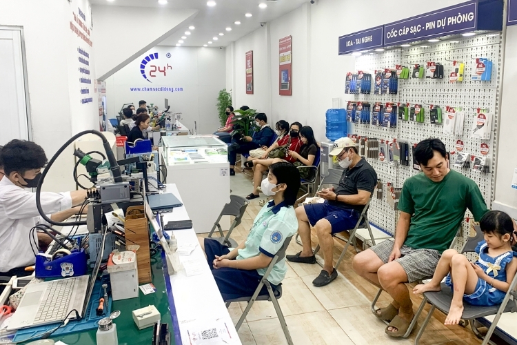 Trung tâm sửa điện thoại iPhone 11 Series chính hãng, lấy ngay tại TPHCM