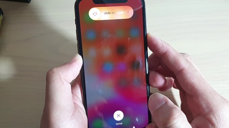 khởi động lại iPhone 11 Pro