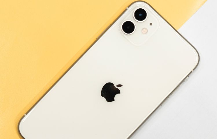 iPhone 11 là dòng điện thoại nổi tiếng đến từ Apple với thiết kế sang trọng.