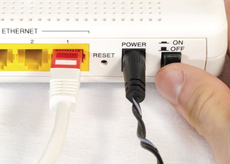 Khởi động lại bộ phát Wi-Fi để sửa chữa lỗi vặt trên thiết bị